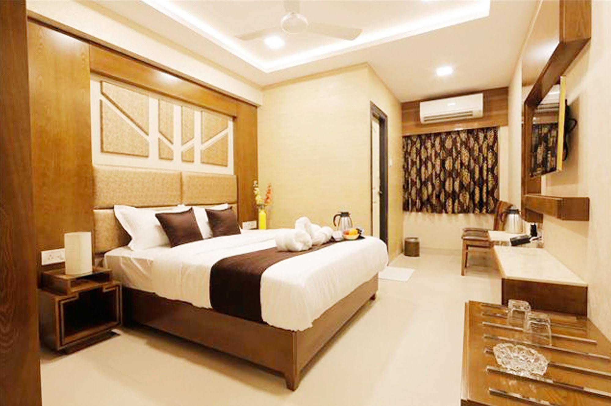 Hotel Fabexpress Annex Executive Andheri East Bombaj Exteriér fotografie